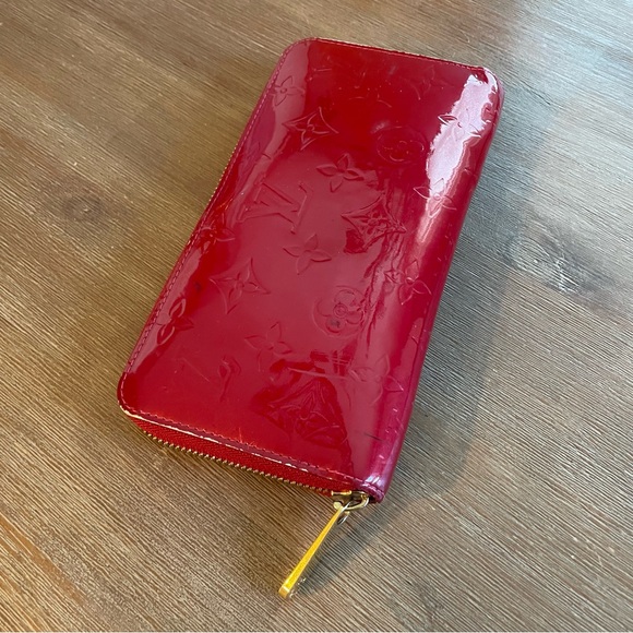 Louis Vuitton Red Vernis Patent Leather Monogram Zippy Long Wallet